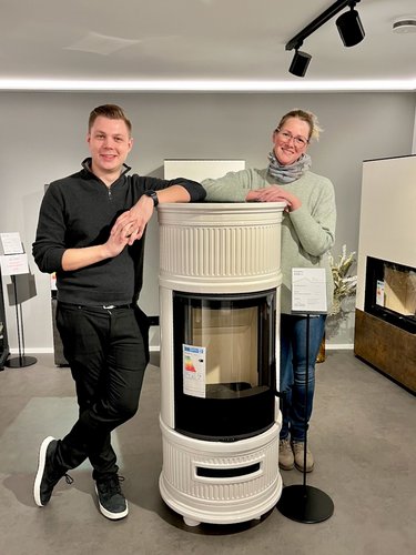 Till Lukas von Mac Metzler mit Marina Schuster vom REWE in Einrich